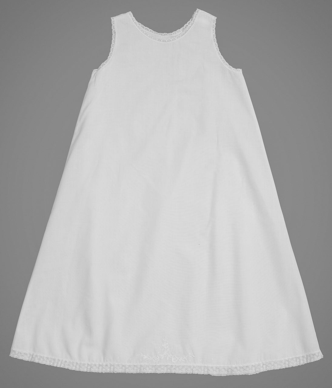 Feltman White Scalloped Lace Gown Set