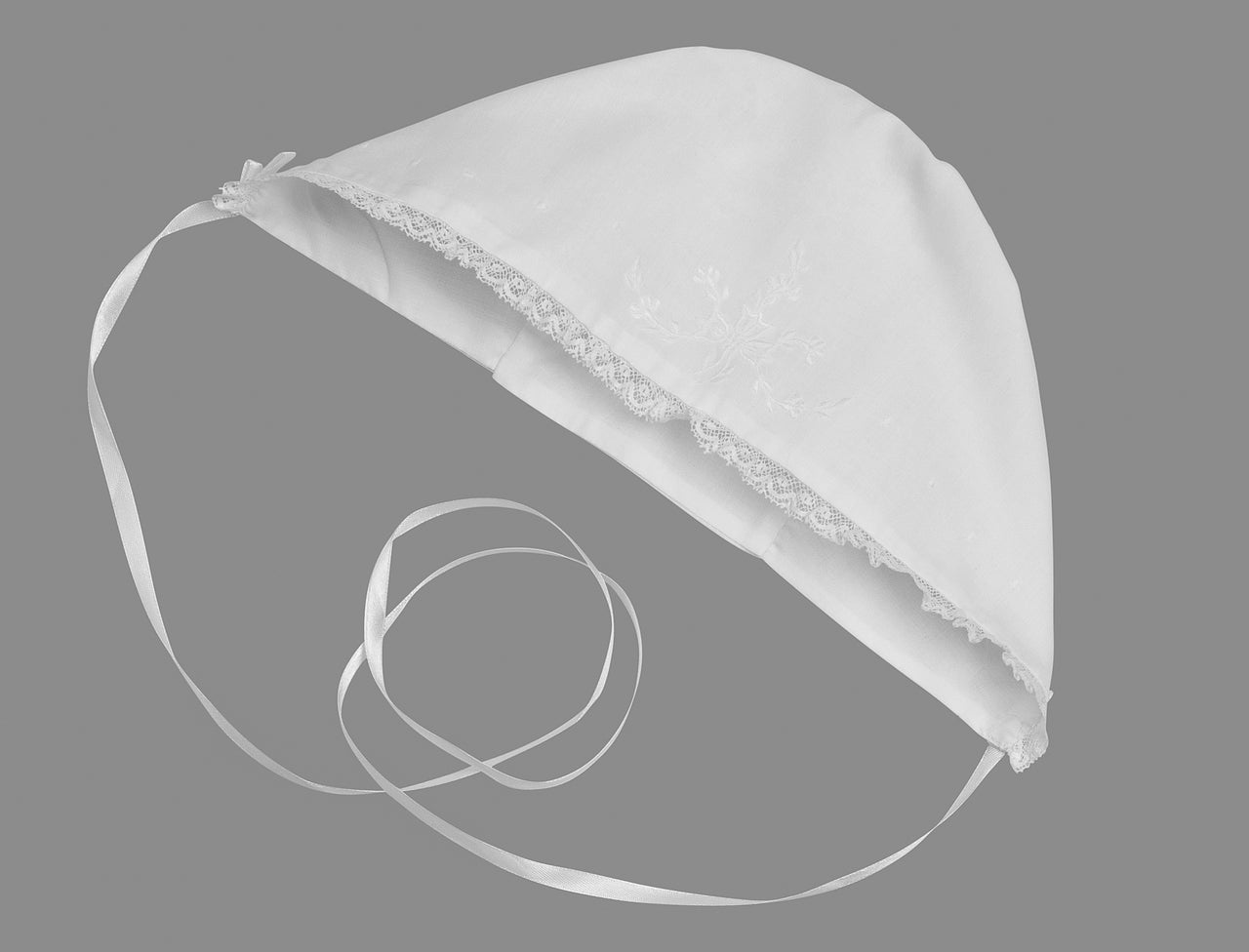 Feltman White Scalloped Lace Gown Set