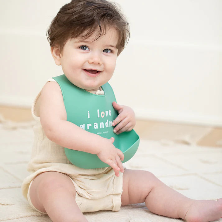 Green I Love Grandma Wonder Bib