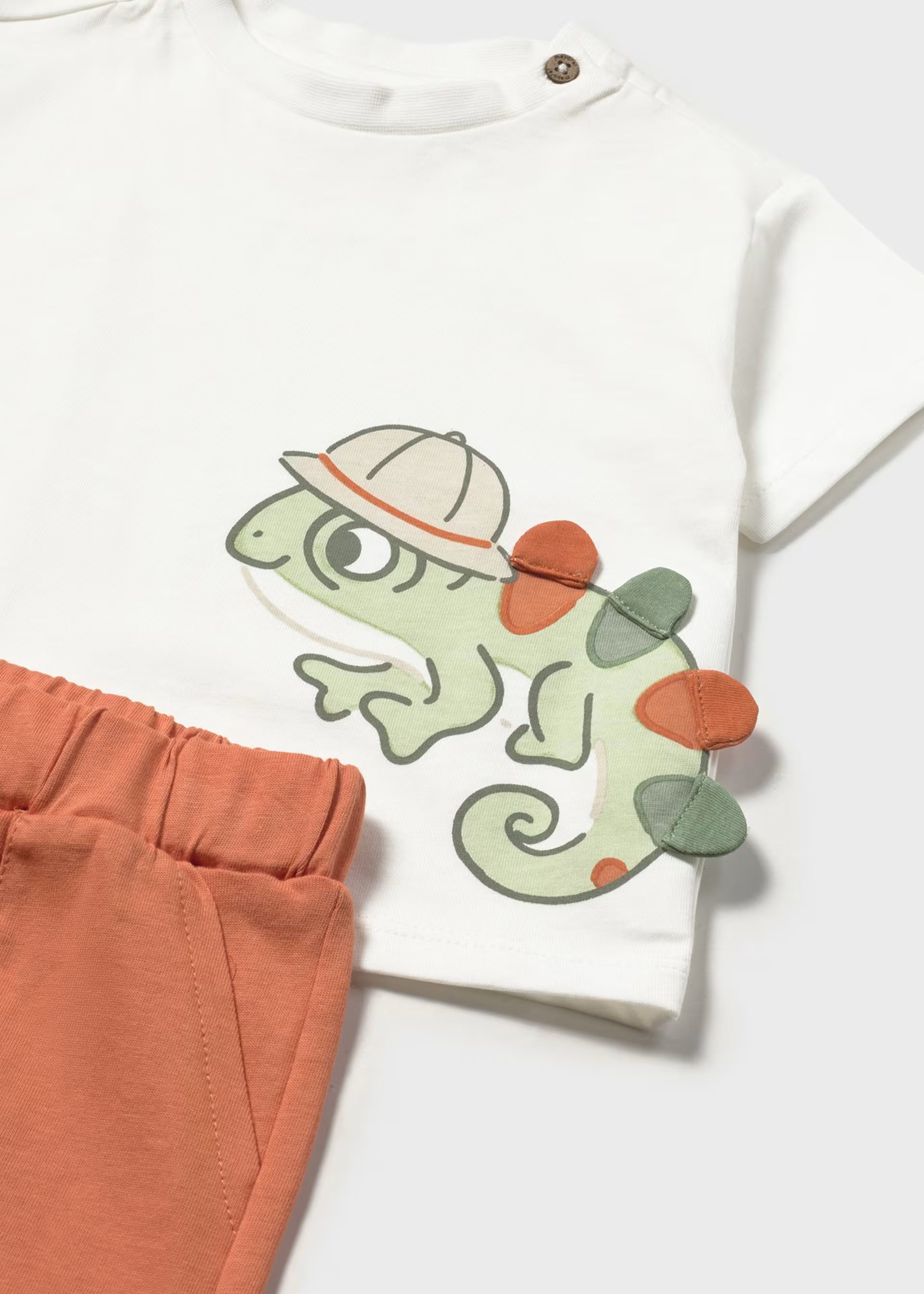 Safari Hat Lizard White Tee & Rust Shorts